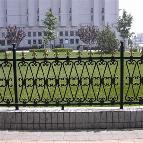 欧式铁艺围墙 庭院铁艺护栏 景区隔离栏杆体育场定制 阳台护栏-阿里巴巴