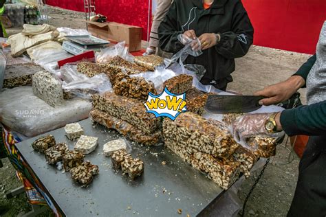新疆切糕真的好吃，羊肉串10块钱，各种美食馋得游客流口水_苏丹卿_新浪博客