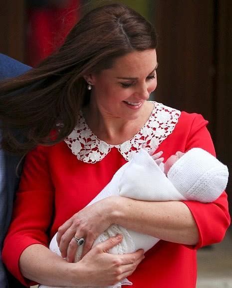 凯特王妃抱新生儿现身，穿红裙好抢眼，网友：刚生完就穿高跟鞋？|王菲|凯特王妃|新生儿_新浪新闻