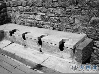 陕西一大学为节水 专设“女生站立厕所”_中国国情_中国网