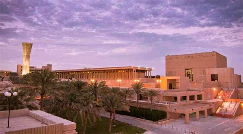 沙特阿拉伯高校：沙特国王科技大学介绍及留学申请（可以住别墅坐游艇的大学） – 下午有课