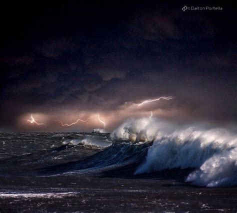 大自然的震撼咆哮：摄影师拍风卷云涌海浪滔天|文章|中国国家地理网