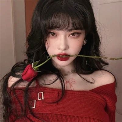 温柔红色系女生头像