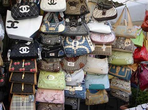 全球假货市场年规模超过4000亿美元 最好卖的是包和鞋|界面新闻 · 时尚