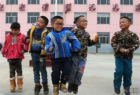 梁山五胞胎上一年级了 被称“奥运五福娃”(图) - 县区 - 济宁新闻网