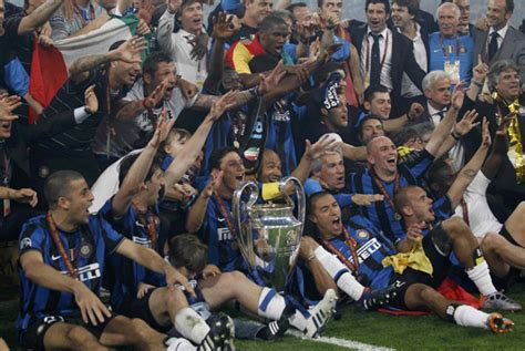 米兰11年后再夺冠，球迷疯了！_PP视频体育频道