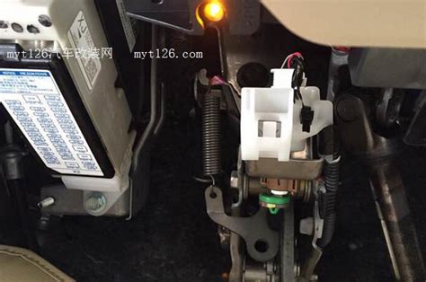 2015款7.5代凯美瑞安装脚底氛围灯 - - myt126汽车改装网