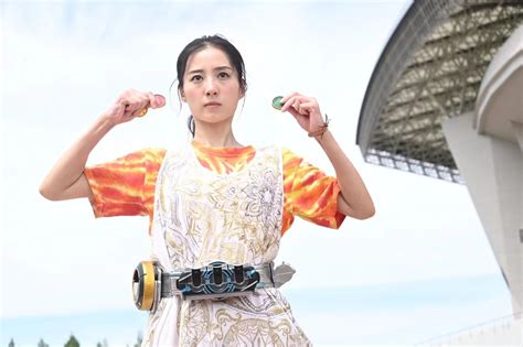 假面骑士女主泉比奈饰演者高田理惠图片