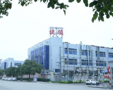 航拍：东莞长安镇工厂是这番模样，传说中的蓝绿大厂！_腾讯视频