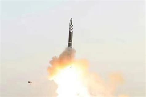 朝鲜宣布成功试射新型固体燃料洲际弹道导弹