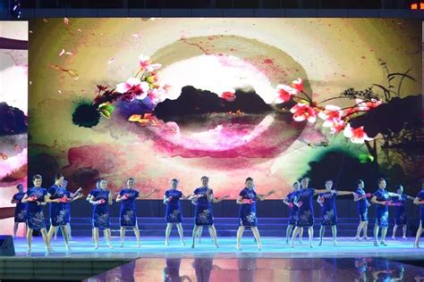 北京第九届广场舞大赛决赛举办，62支队伍900余名运动员亮相决赛_北京日报网