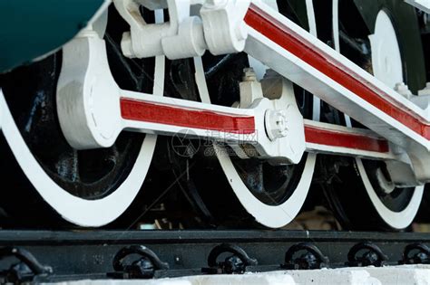 火车特写镜头绿色红和白色火车古董老式火车机老蒸汽黑色高清图片下载-正版图片505512895-摄图网