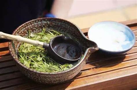 茶叶中的鲜味主要来源于哪种物质? - 凤庆县峡山茶业有限公司 - 官网