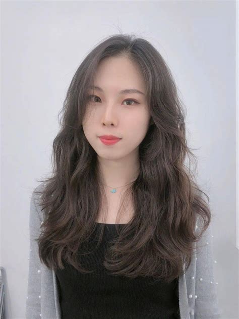 纹理烫中长发图片