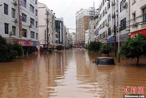 大暴雨来袭！广西柳州民房被淹内涝严重-图片频道