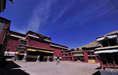 读创--西藏为什么藏有数千件国宝级官窑瓷器？