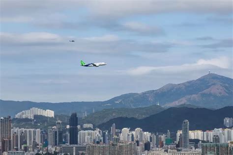 当C919飞过维港，香江波光辉映大湾区对中华航空事业的探索与贡献_凤凰网