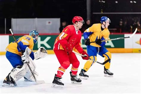 世锦赛开门红!中国男子冰球队5比4击败乌克兰队 建安在2分32秒打入绝杀进球|世锦赛|开门红-体育赛事-川北在线