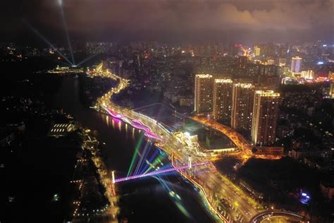 中国自贡彩灯绽放全球