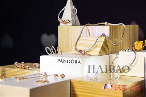 Pandora潘多拉珠宝创新上线E键"链"爱小程序 隔空甜蜜助力 串链"爱"意七夕|界面新闻
