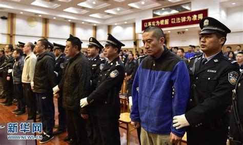 天津港爆炸案顶格重判：49人被送上刑事被告席(含视频)_手机新浪网