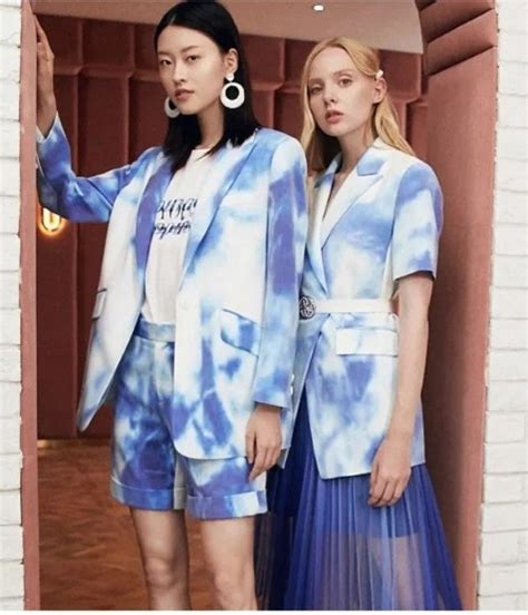 EVA OUXIU伊华欧秀女装2020春季新款蓝色服饰_资讯_时尚品牌网