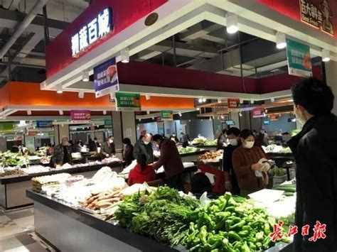 这里是武汉后湖最便宜的菜场，每天早上人挤人！听说年底要..._长江云 - 湖北网络广播电视台官方网站