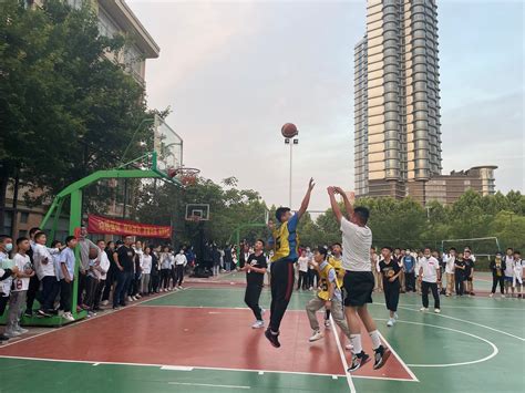 我校男子篮球队在江苏省大学生篮球联赛中夺冠