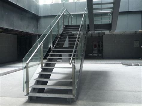 钢结构楼梯的特点及应用范围_湖南浦林防护设施有限公司