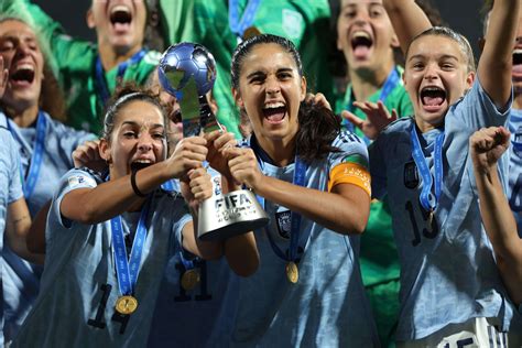 西班牙队卫冕成功，蝉联U17女足世界杯冠军-直播吧