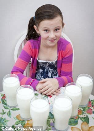 英国9岁女孩患怪病每天喝6斤牛奶保命(图)|怪病|代谢紊乱_新浪新闻