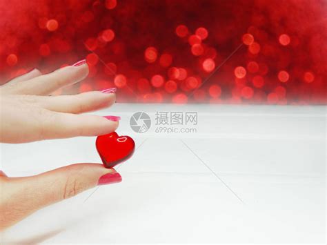 女人的手与心爱情人节情人节在bokoh模糊闪发高清图片下载-正版图片504031813-摄图网