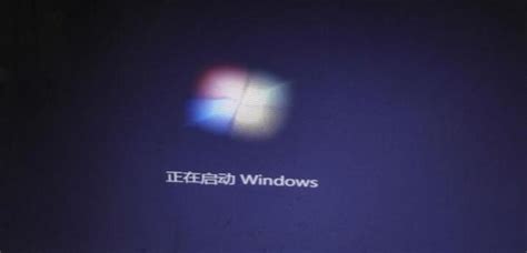 win7系统开机就卡在正在配置windows的解决方案-系统族