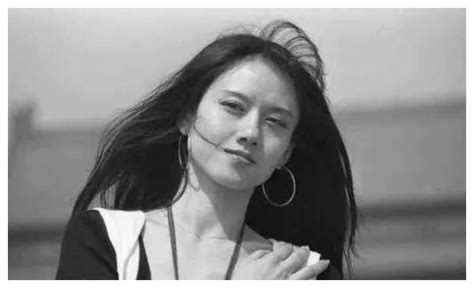 杨丽萍年轻时的照片，美到让人惊艳，犹如仙女__财经头条