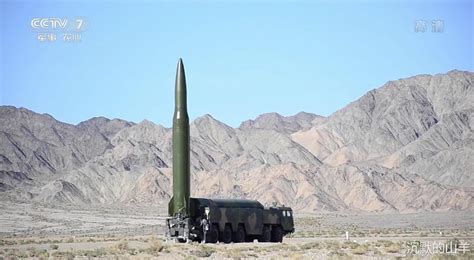 PHL03式300毫米火箭炮由于射程远、精度高、威力大|火箭炮|火箭弹|射程_新浪新闻