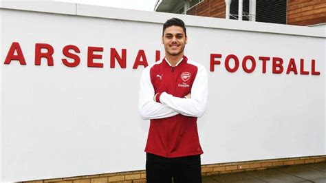 Arsenal sign defender Mavropanos - Eurosport