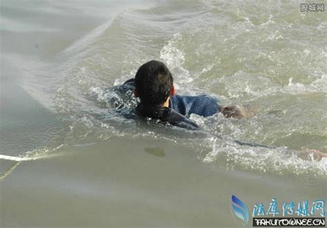 八岁女童泳池戏水差点溺亡！专家：发现溺水立即这样做可救命|人工呼吸|急救_新浪新闻