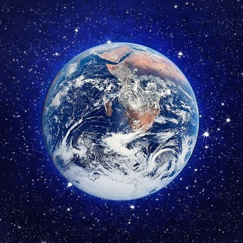 地球图片-蓝色太空中的地球素材-高清图片-摄影照片-寻图免费打包下载