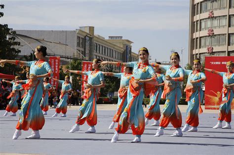 我馆组织的广场舞队参加市广场舞大赛荣获一等奖_ _荣誉_满城区文化馆