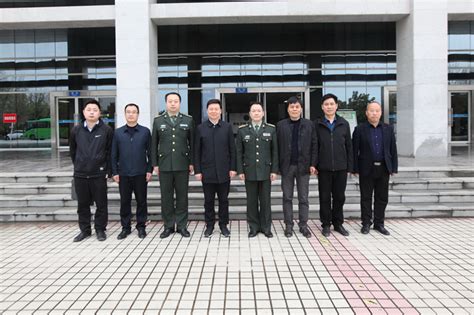 湖南省军区领导来我校视察新生军训工作-电科新闻-湖南电子科技职业学院