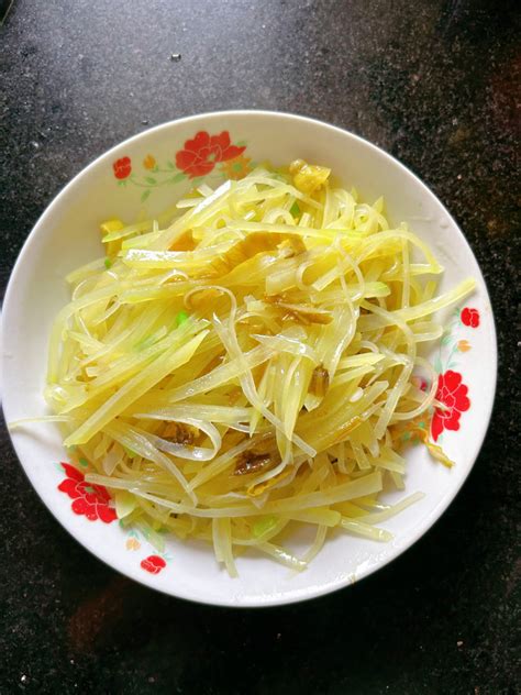 【酸菜土豆丝的做法步骤图，酸菜土豆丝怎么做好吃】每文的日食记_下厨房