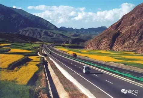 大美！这条西藏的高速公路即将全线贯通！