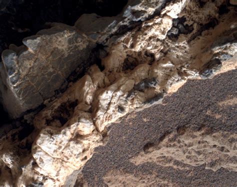 NASA好奇号在火星发现众多矿脉_科技博览_中国存储网