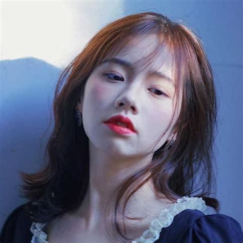 温柔红唇头像女生头像