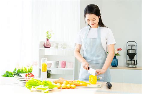 温柔的做饭女生头像