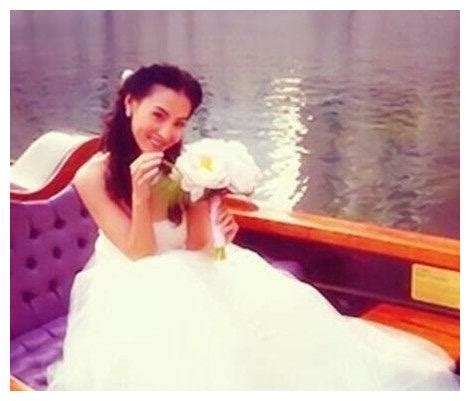 谢霆锋与张柏芝结婚照曝光，那时候的张柏芝好美！