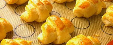 最简单面包的做法 奶香黄油面包的烹饪技巧分享_知秀网