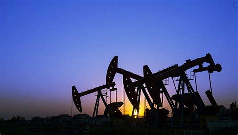 中国石油上半年实现利润275.8亿，艰难扭亏为盈|界面新闻 · JMedia