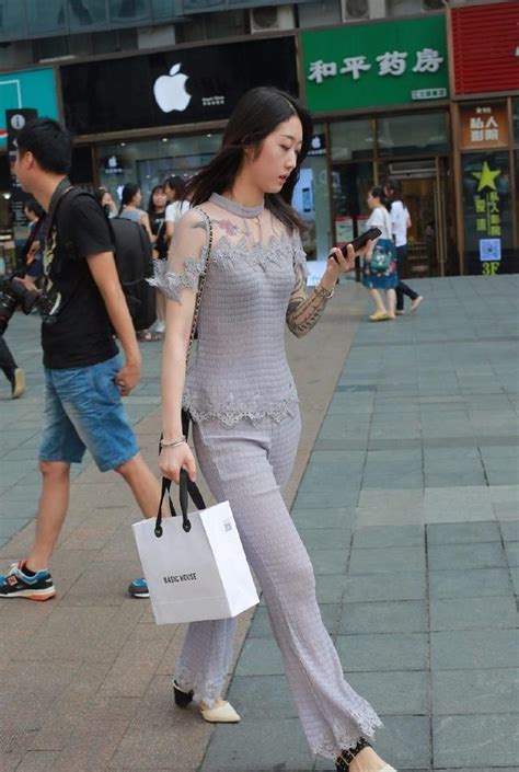 街拍：在重庆，街上随随便便走的都是美女！|重庆|美女|街拍_新浪新闻