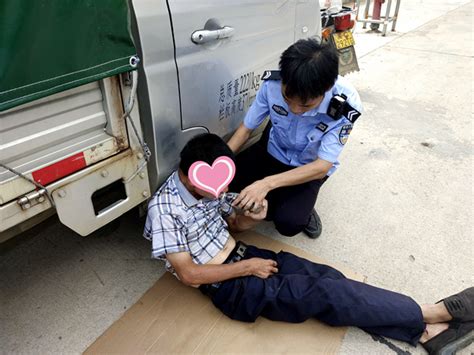 安溪：男子晕倒路边 民警暖心救助_警务动态_警务资讯_泉州市公安局